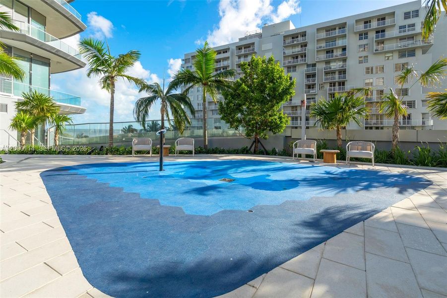 Condo located in Miami, FL showcasing its design and architecture (Image 3). Condo located in Miami, FL showcasing its design and architecture (Image 3).