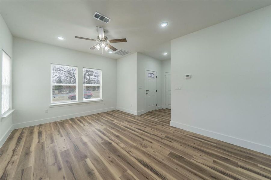 Spacious, unfurnished interior of a new home in , Log Cabin (Image 11).