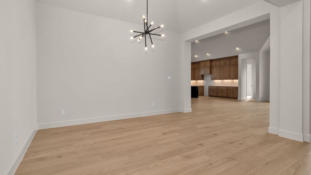 Spacious, unfurnished interior of a new home in Valencia, Manvel (Image 23).