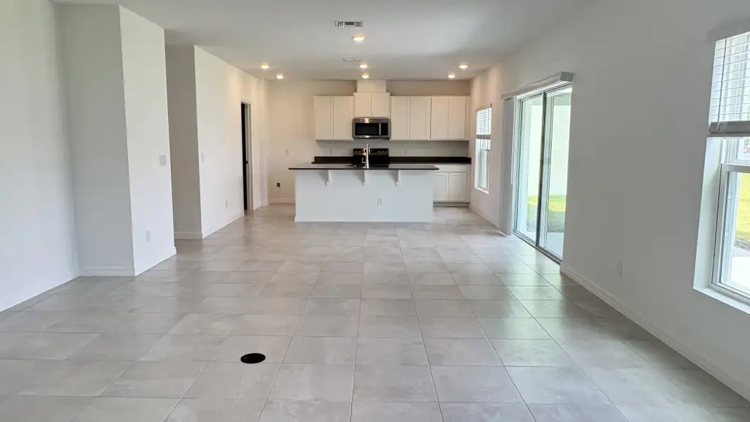 Spacious, unfurnished interior of a new home in Trinity Gardens, Deland (Image 6). Spacious, unfurnished interior of a new home in Trinity Gardens, Deland (Image 6).