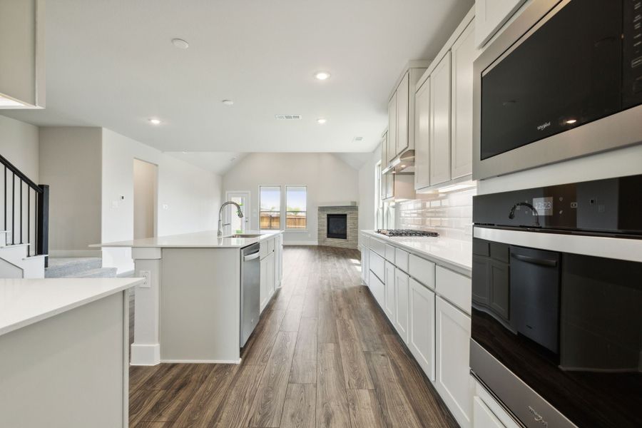 Furnished interior view inside a new home in Dove Hollow, Waxahachie (Image 5).