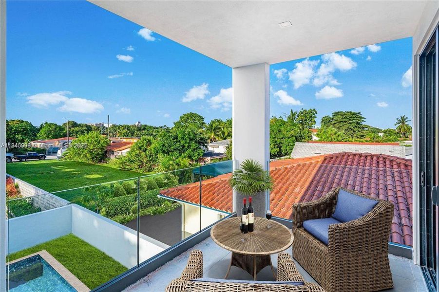 Exterior details and patio area of a home in , Miami (Image 24).