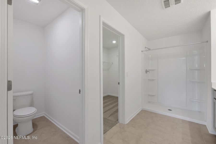 Spacious, unfurnished interior of a new home in Diamond Springs, Jacksonville (Image 27).