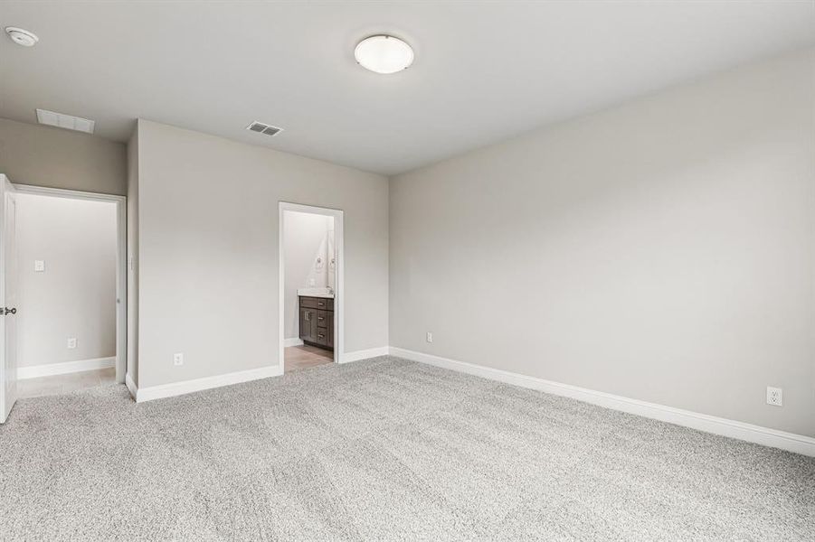 Spacious, unfurnished interior of a new home in Venetian, Weston (Image 16).