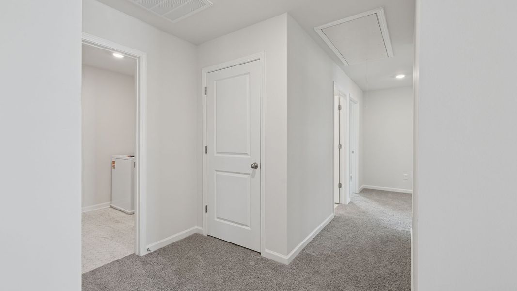 Spacious, unfurnished interior of a new home in Cloverdale Hills, Piedmont (Image 19).