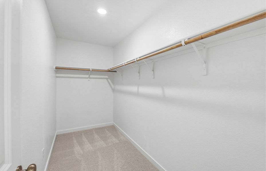 Spacious, unfurnished interior of a new home in Vantage, San Marcos (Image 18).