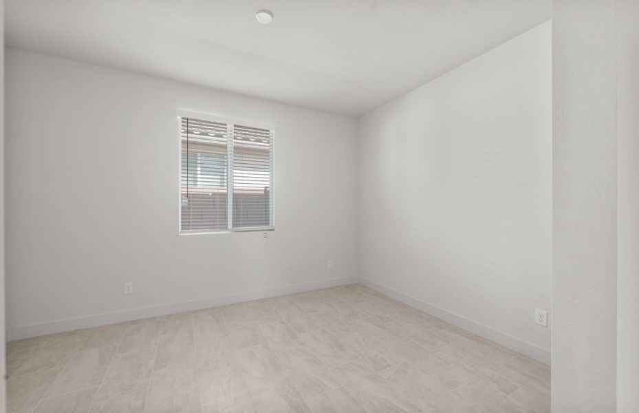 Spacious, unfurnished interior of a new home in Blossom Rock, Apache Junction (Image 18).