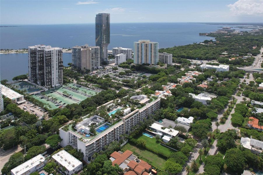 Condo located in Miami, FL showcasing its design and architecture (Image 35).