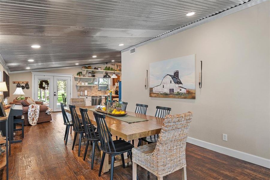 Community amenities in , Groesbeck (Image 25).