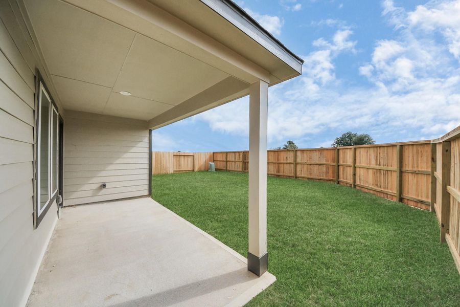 Come and see this spacious backyard with its beautiful covered patio. There is plenty of room for the kids to play and adults to relax. Perfect for your outdoor living space, patio furniture, bbq pit, and so much more. The possibilities are endless! Come and see this spacious backyard with its beautiful covered patio. There is plenty of room for the kids to play and adults to relax. Perfect for your outdoor living space, patio furniture, bbq pit, and so much more. The possibilities are endless!