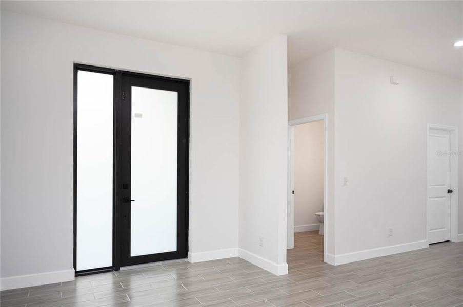 Spacious, unfurnished interior of a new home in , Rotonda West (Image 33).