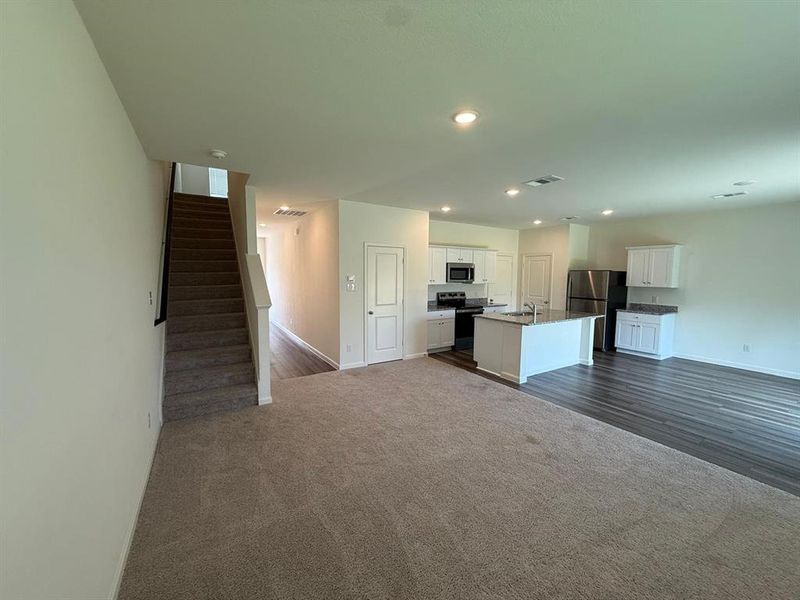 Spacious, unfurnished interior of a new home in Meadow Park, Melissa (Image 6).