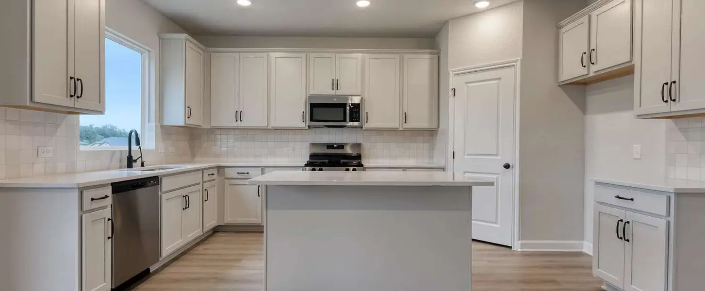 Representative furnished interior of a home built from the Laurel by Ashton Woods in Arcadia Ridge, San Antonio (Image 6).