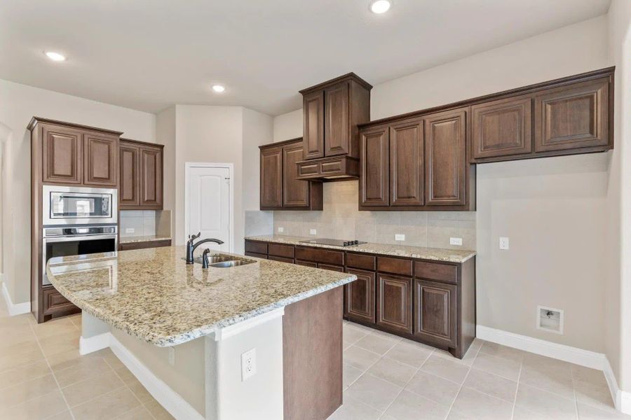 Kitchen | Concept 2795 at Redden Farms - Classic Series in Midlothian, TX by Landsea Homes