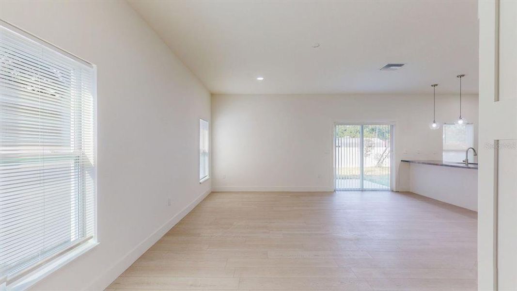 Spacious, unfurnished interior of a new home in , Tampa (Image 55).