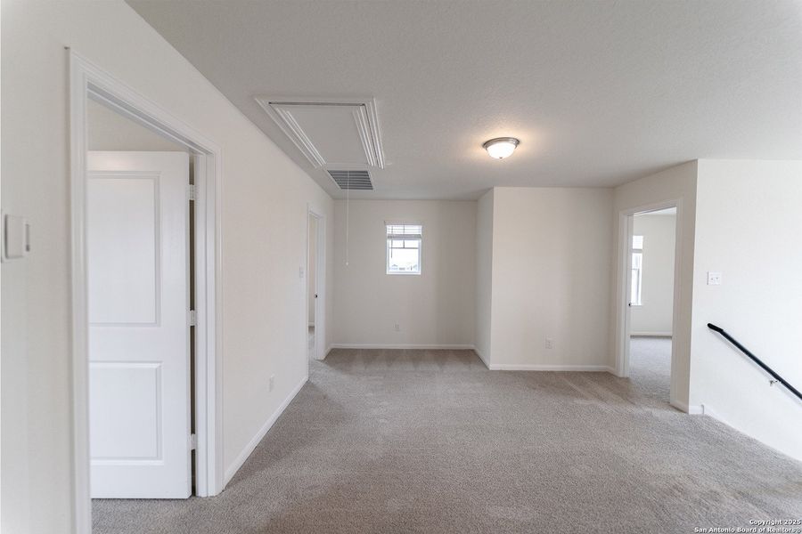 Spacious, unfurnished interior of a new home in Swenson Heights, Seguin (Image 16).