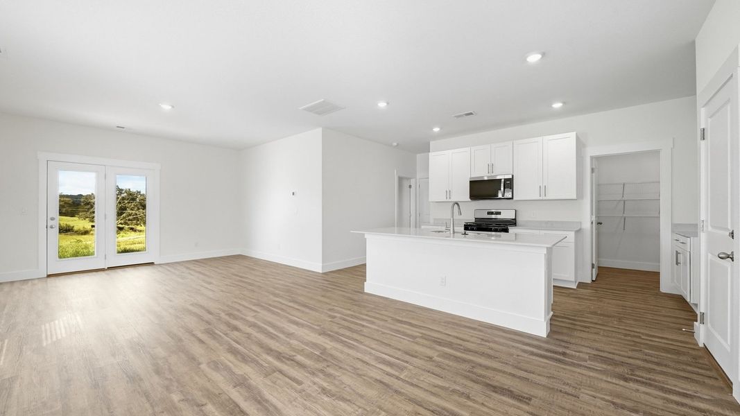Spacious, unfurnished interior of a new home in Fieldcrest Acres, Blountville (Image 11).