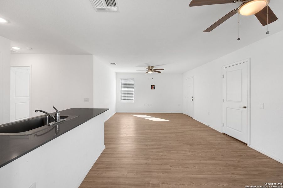 Spacious, unfurnished interior of a new home in , San Antonio (Image 21).