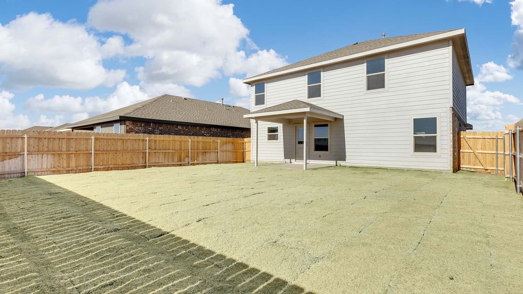 Exterior details and patio area of a home in Terra Vista, Lubbock (Image 17).