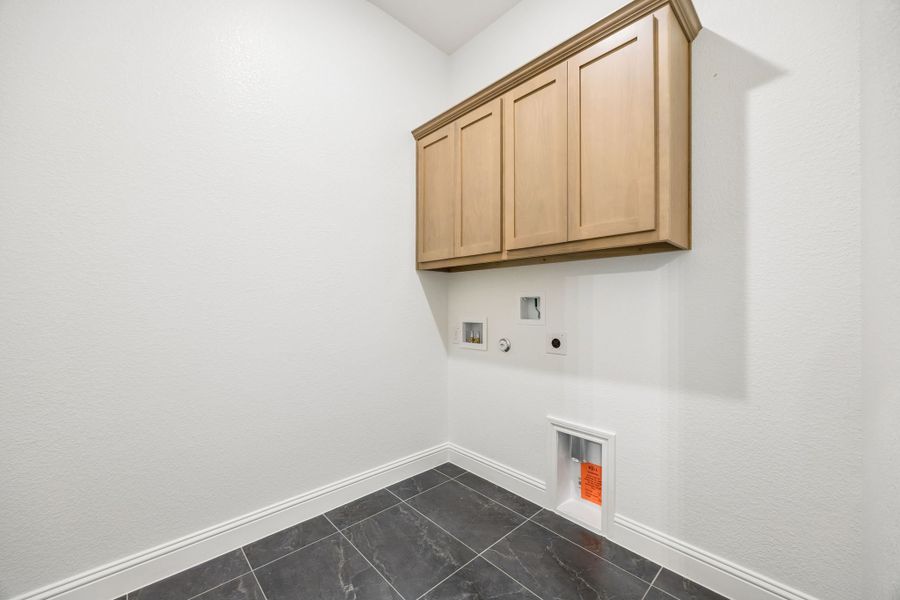 Spacious, unfurnished interior of a new home in Sheppard's Place, Waxahachie (Image 27). Spacious, unfurnished interior of a new home in Sheppard's Place, Waxahachie (Image 27).