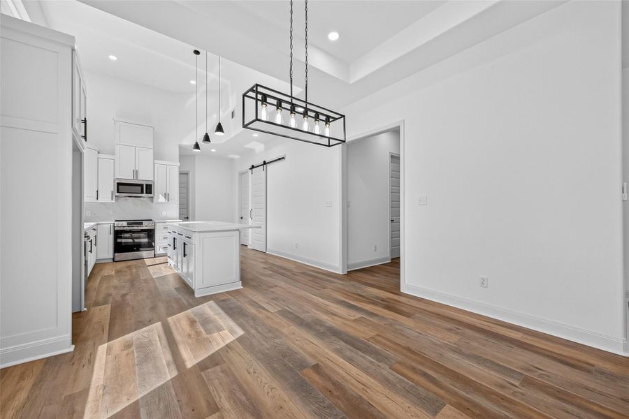 Spacious, unfurnished interior of a new home in , Huntsville (Image 17).