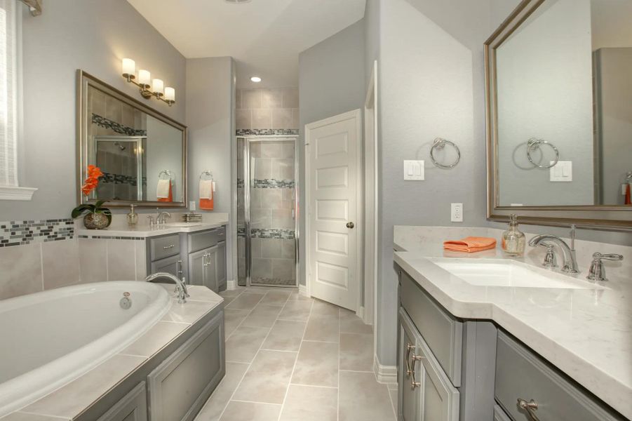 The Deerfield II Primary Bath