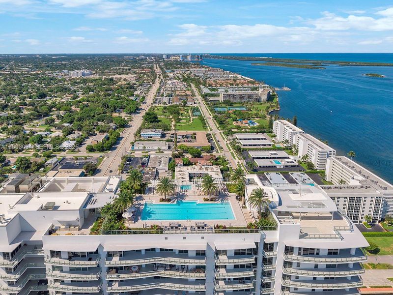 Condo located in West Palm Beach, FL showcasing its design and architecture (Image 29). Condo located in West Palm Beach, FL showcasing its design and architecture (Image 29).