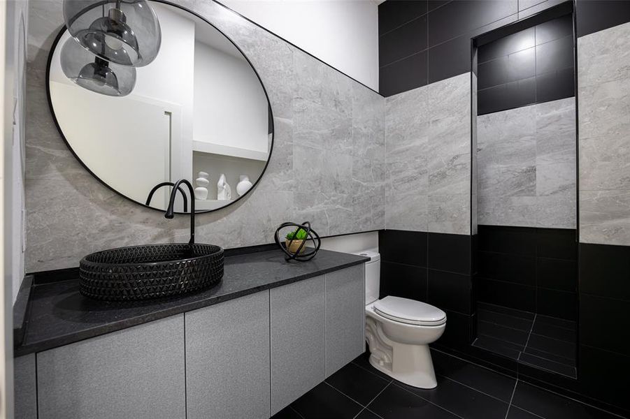 Furnished interior view inside a new home in , Dallas (Image 6).