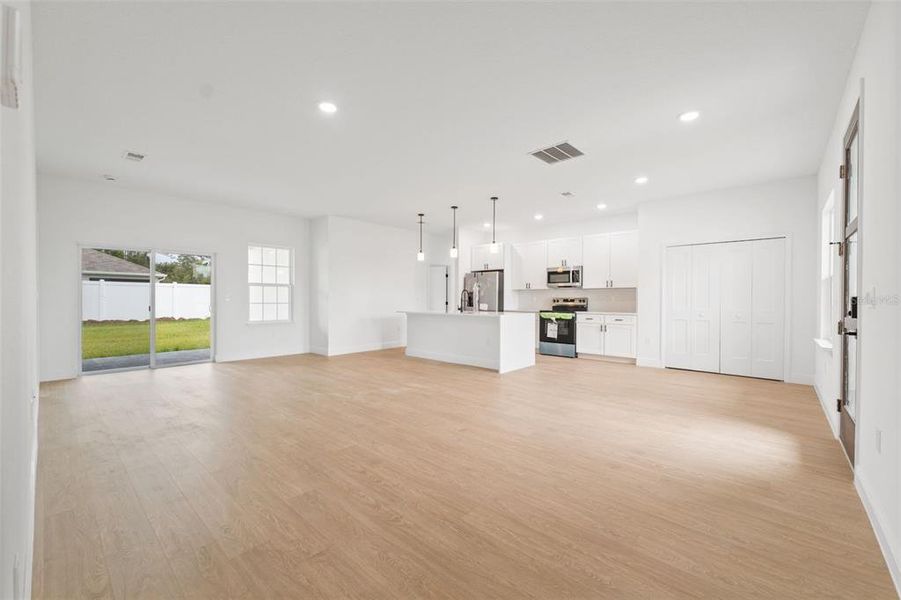 Spacious, unfurnished interior of a new home in , Ocala (Image 14).