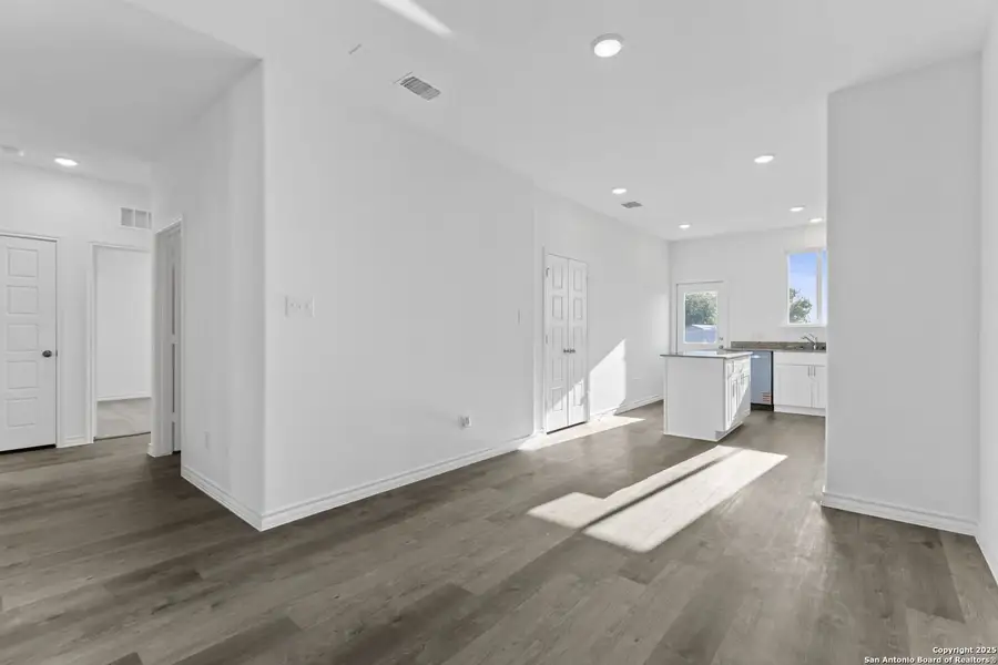 Spacious, unfurnished interior of a new home in Meadows at Clear Springs, New Braunfels (Image 22).