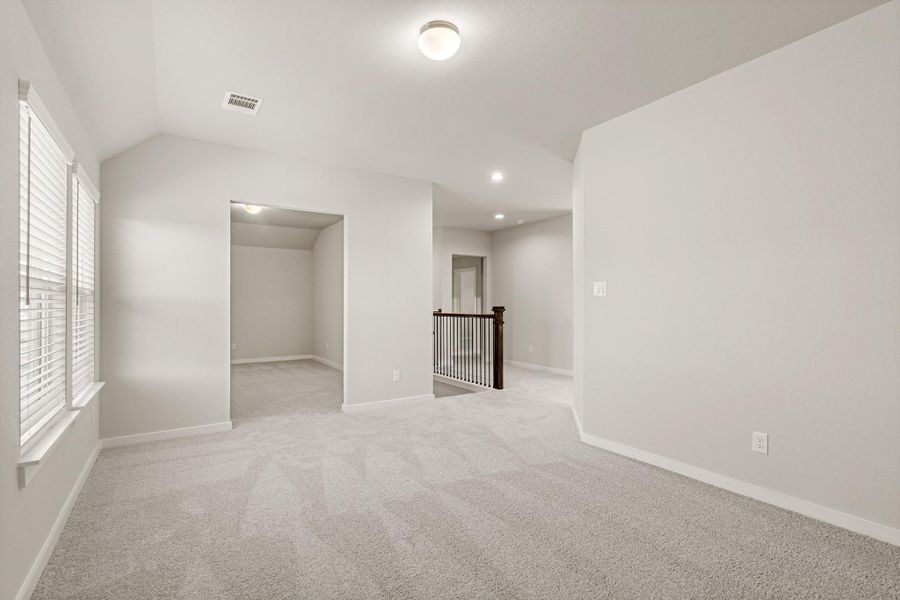 Spacious, unfurnished interior of a new home in Morton Creek Ranch, Katy (Image 19).