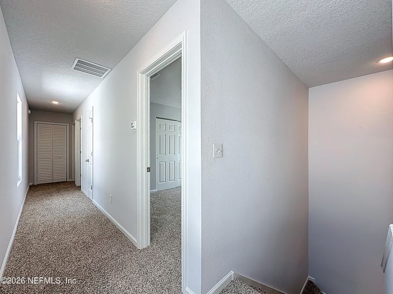 Spacious, unfurnished interior of a new home in , Jacksonville (Image 9).