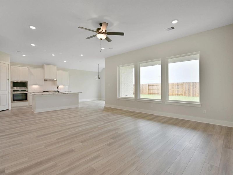 Spacious, unfurnished interior of a new home in Lago Mar, Texas City (Image 17).