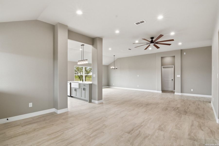 Spacious, unfurnished interior of a new home in , Uvalde (Image 16).