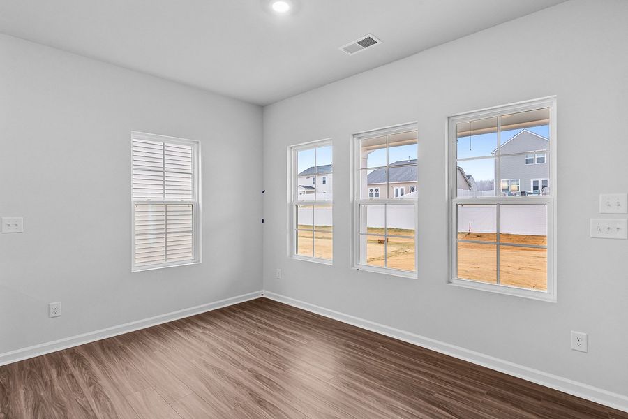 Spacious, unfurnished interior of a new home in Fieldstone, Lexington (Image 20).
