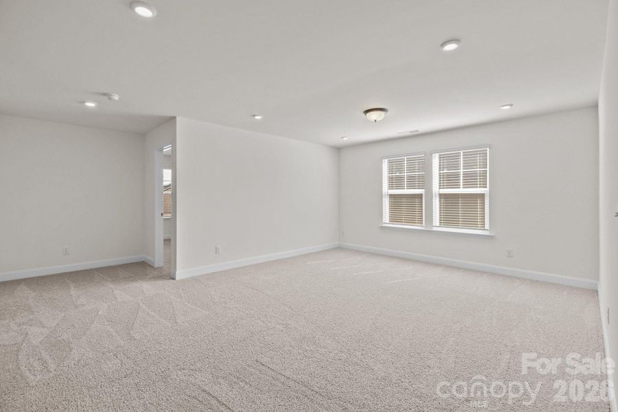 Spacious, unfurnished interior of a new home in Lakeside Glen, York (Image 23).
