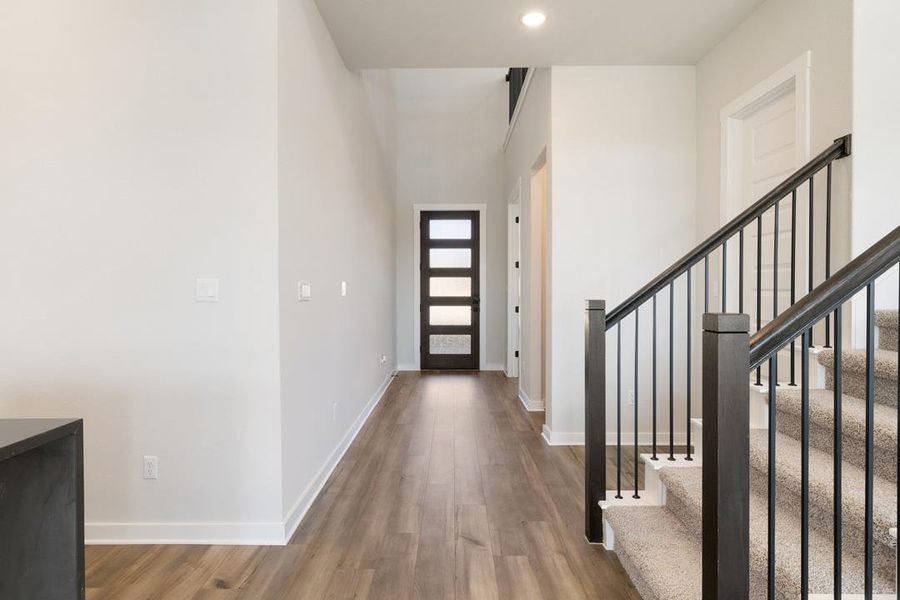 Spacious, unfurnished interior of a new home in Lariat, Liberty Hill (Image 19).