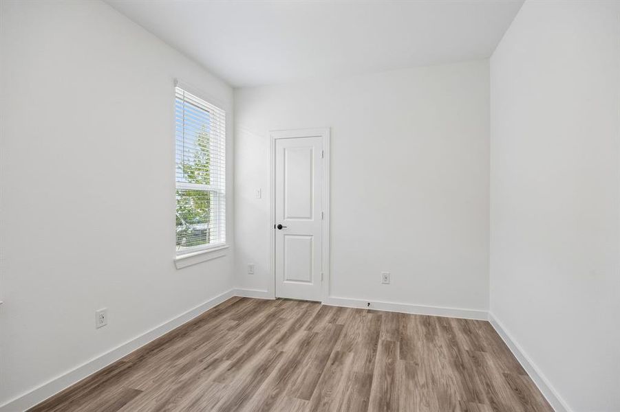 Spacious, unfurnished interior of a new home in , Aubrey (Image 27).