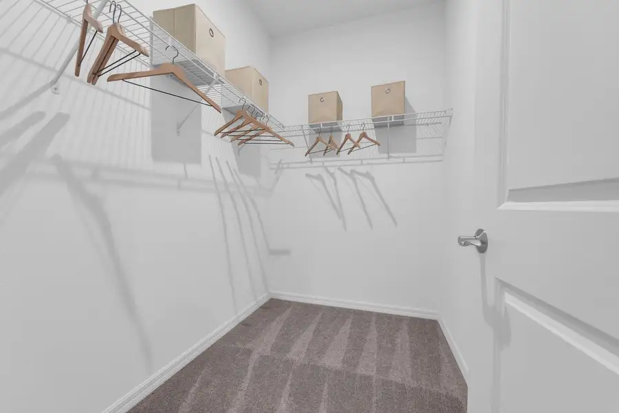 Walk-in Closet Walk-in Closet
