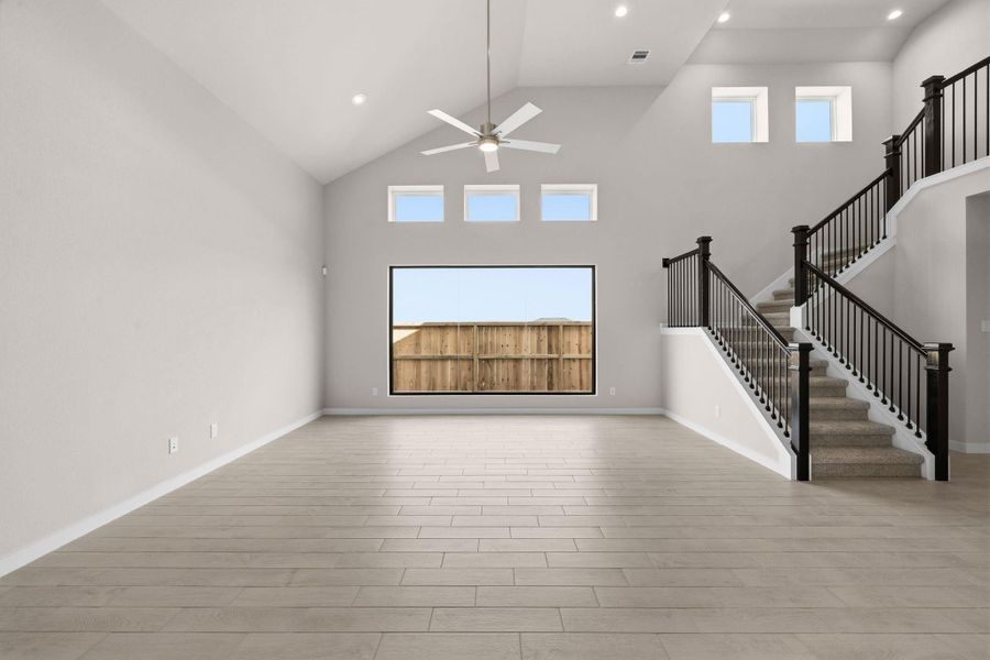 Spacious, unfurnished interior of a new home in Sunterra Lakes, Fulshear (Image 32).