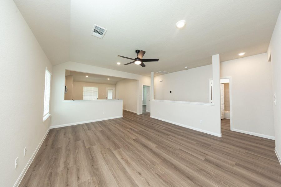 Spacious, unfurnished interior of a new home in Townsend Reserve, Splendora (Image 15).