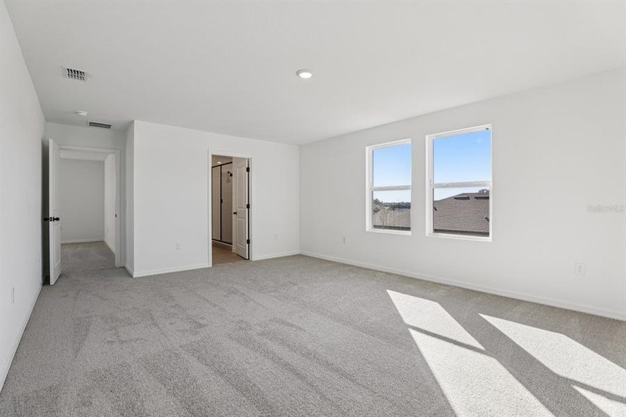 Spacious, unfurnished interior of a new home in Tyson Reserve, St. Cloud (Image 26).