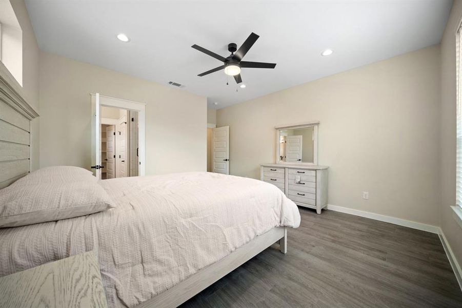 Furnished interior view inside a new home in , Dallas (Image 9).