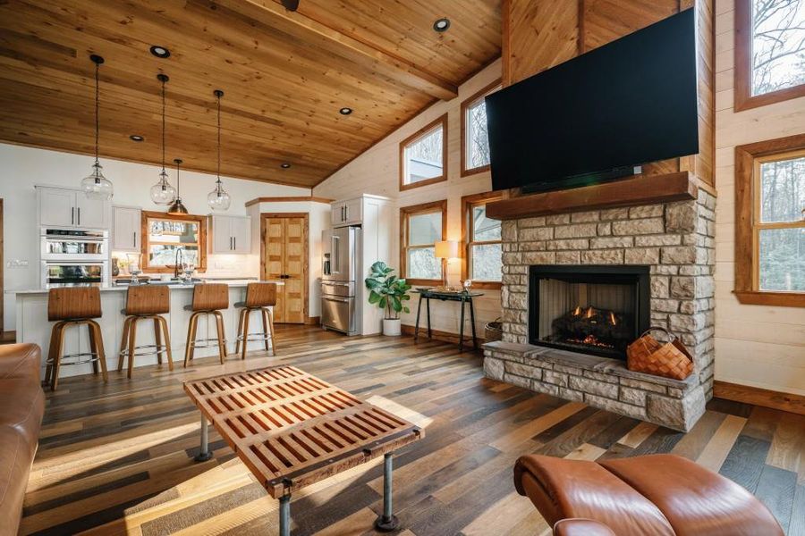 Community amenities in , Mineral Bluff (Image 33).