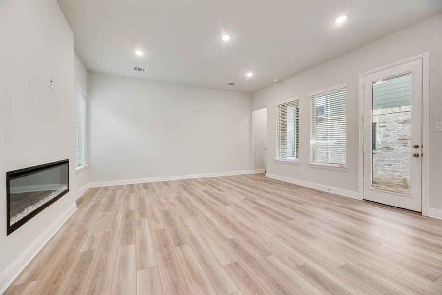 Spacious, unfurnished interior of a new home in Bayside, Rowlett (Image 21). Spacious, unfurnished interior of a new home in Bayside, Rowlett (Image 21).