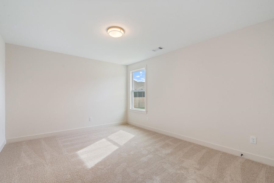 Spacious, unfurnished interior of a new home in White Oak, Arlington (Image 24).