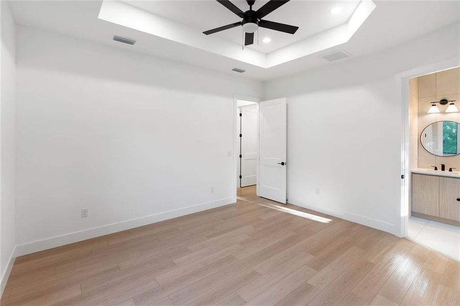 Spacious, unfurnished interior of a new home in , Port Charlotte (Image 20).