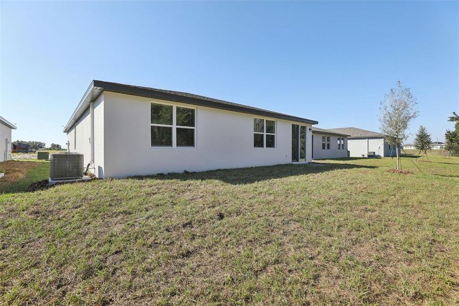 Exterior details and patio area of a home in Bradbury Creek - Signature Series, Haines City (Image 25).