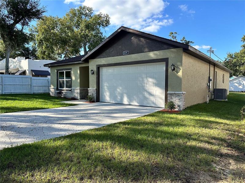 Exterior details and patio area of a home in , Lake Wales (Image 24).