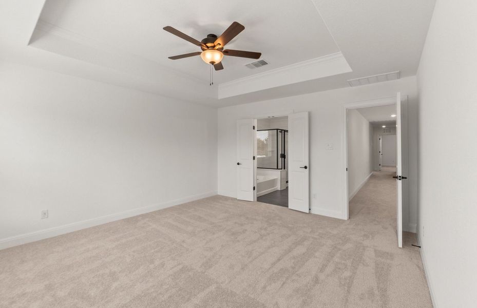 Spacious, unfurnished interior of a new home in Horizon Lake, Leander (Image 32).